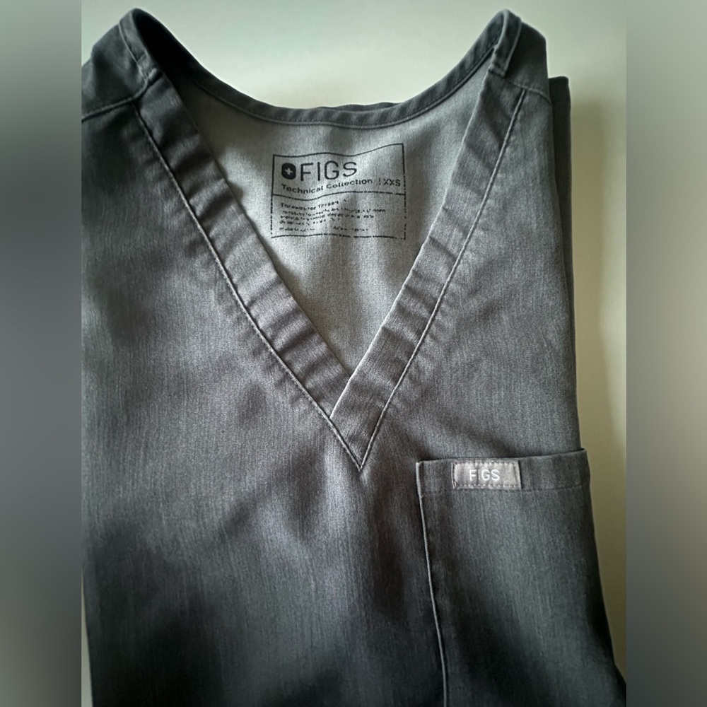 Figs Xxs gray pants. Grey Xxs top